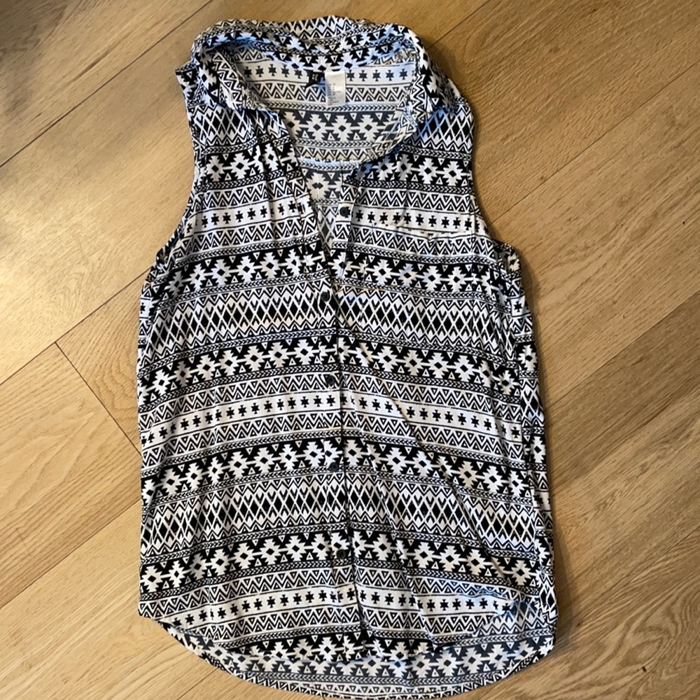 Geometric print H&M button down tank sz 8